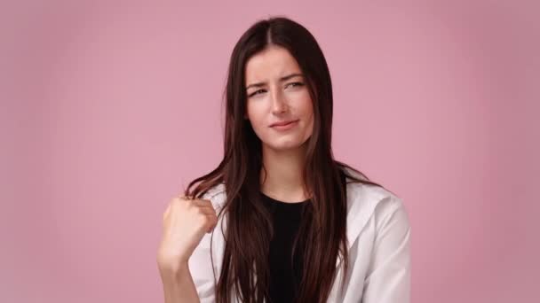 Video One Girl Posing Video Pink Background Concept Emotions — Stockvideo