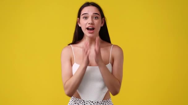 Video One Girl Excited Something Yellow Background Concept Emotions — Stockvideo