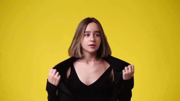 Video Smiling Girl Yellow Background Concept Emotions — Stok Video