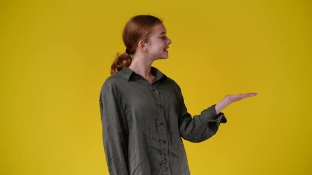 Video One Girl Pointing Right Yellow Background Concept Emotions — Stockvideo