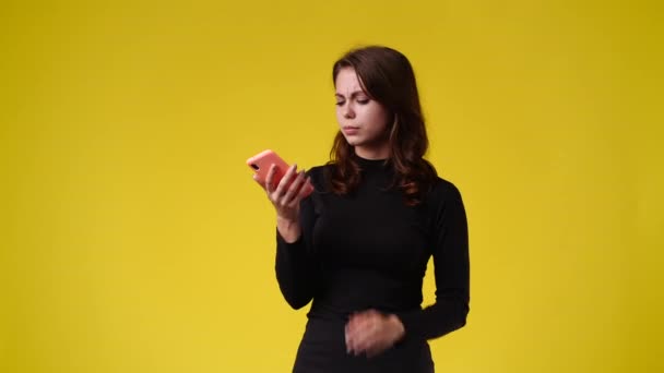 Video One Girl Sending Messages Yellow Background Concept Emotions — Wideo stockowe