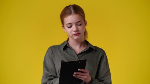 Video Van Een Meisje Die Een Gesprek Heeft Telefoon Concept — Stockvideo
