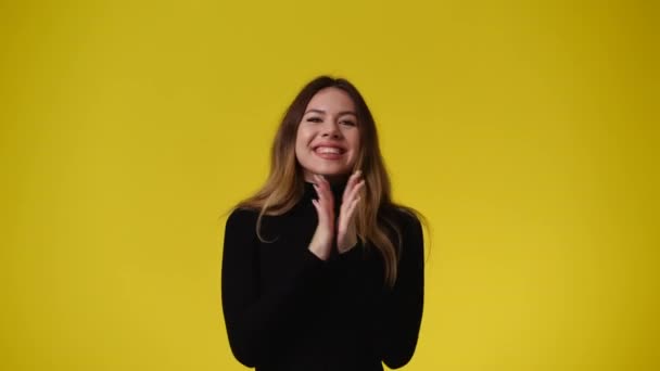 Video Girl Begging Something Yellow Background Concept Emotions — Video Stock