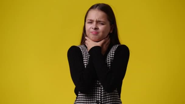 Video One Girl Negative Facial Expression Yellow Background Concept Emotions — Vídeo de Stock