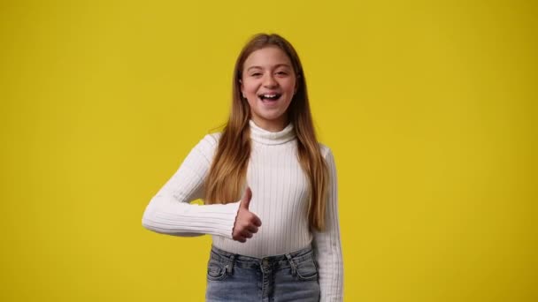 Video One Girl Showing Thumb Yellow Background Concept Emotion — Stock Video