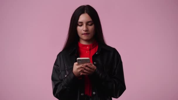 Video One Girl Using Her Phone Pink Background Concept Emotions — Vídeo de stock