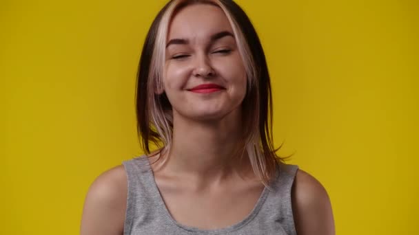 Video One Girl Excited Something Yellow Background Concept Emotions — Stok video
