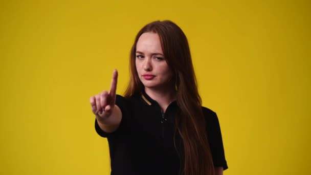 Slow Motion Video One Girl Who Responds Negatively Something Yellow — Stock Video