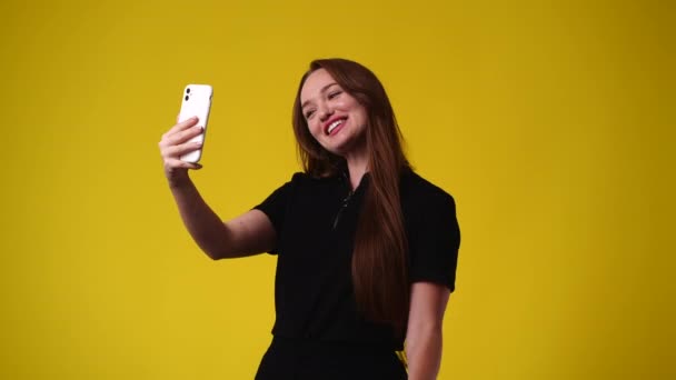 Video One Girl Who Talking Someone Video Call Yellow Background — Vídeos de Stock