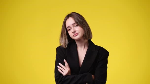 Video Thoughtful Woman Black Jacket Yellow Background Concept Joyfulness — Stock Video