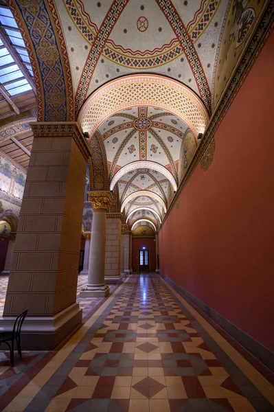 匈牙利布达佩斯 美术博物馆罗马馆翻新后的内部 罗曼式大厅 — 图库照片