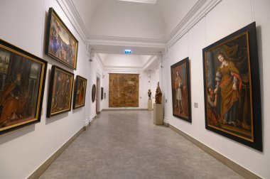 Budapeşte, Macaristan. Güzel Sanatlar Müzesi 'nin içinde. Güzel tablolar ve heykeller.