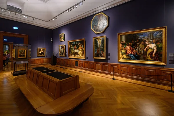 stock image Budapest, Hungary. Interior of the Museum of Fine Arts. Beautiful paintings and sculptures