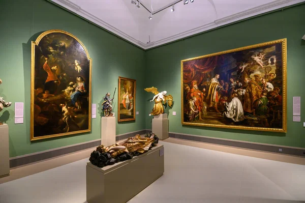 匈牙利布达佩斯 美术博物馆的内部 美丽的绘画和雕塑 — 图库照片