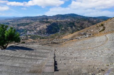 İzmir 'in Bergama kentindeki Acropolis of Pergamon Antik Kent Harabeleri' nde Roma amfi tiyatrosu