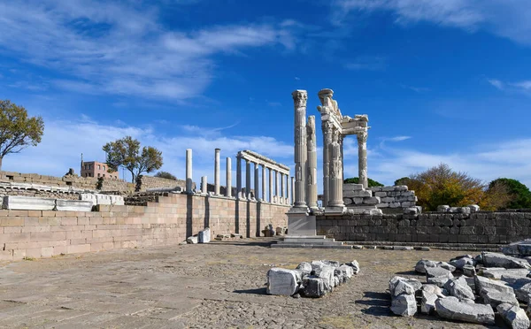 Храм Траяна Акрополе Пергамского Древнего Города Руины Бергаме Измир Турция — стоковое фото
