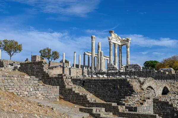 Trajan Temploma Pergamon Akropoliszban Óváros Romjai Bergama Izmir Törökország — Stock Fotó