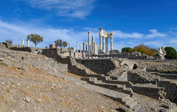 Świątynia Trajana Akropolu Starożytnych Ruin Miasta Pergamon Bergama Izmir Turcja — Zdjęcie stockowe