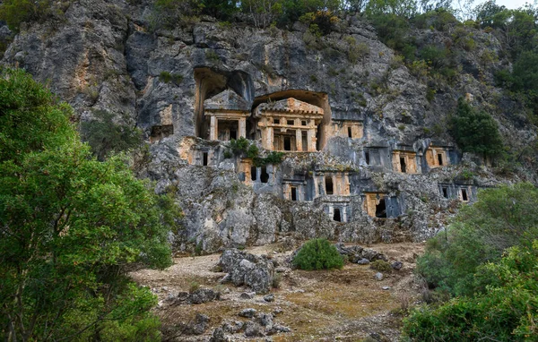 土耳其安塔利亚Lycia皮纳拉古城的岩石墓葬 — 图库照片