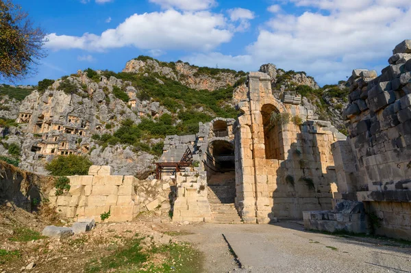 Ruínas Antiga Cidade Myra Demre Turquia Túmulos Antigos Anfiteatro — Fotografia de Stock