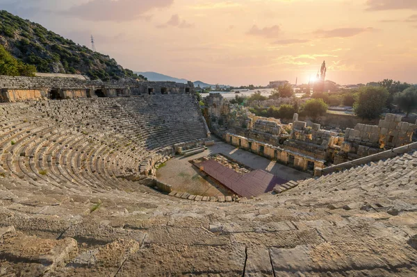 Ruínas Antiga Cidade Myra Demre Turquia Túmulos Antigos Anfiteatro — Fotografia de Stock