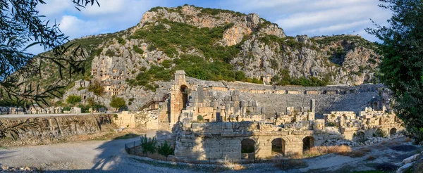Ruinas Antigua Ciudad Myra Demre Turquía Tumbas Antiguas Anfiteatro —  Fotos de Stock