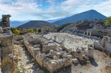 Burdur yakınlarındaki Sagalassos antik kenti. Roma şehrindeki Yukarı Agora kalıntıları..