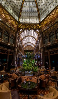 Budapeşte, Macaristan. Parisi Udvar Oteli 'nin (Paris Geçidi) 