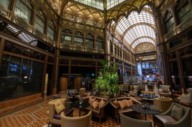 Budapeşte, Macaristan. Parisi Udvar Oteli 'nin (Paris Geçidi) 