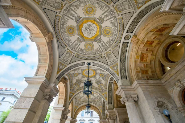 ハンガリー ブダペスト 建築家の傑作の一つとして ヨーロッパで最も美しいの一つと考えられているハンガリー王室オペラハウス — ストック写真