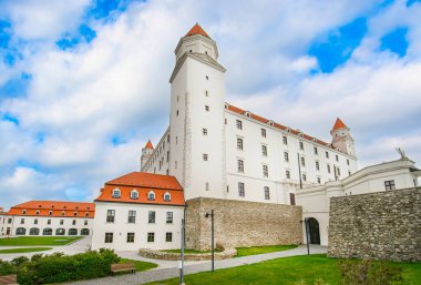 Bratislava Kalesi veya Bratislavsky Hrad, Slovakya 'nın Bratislava kentinin ana kalesidir.