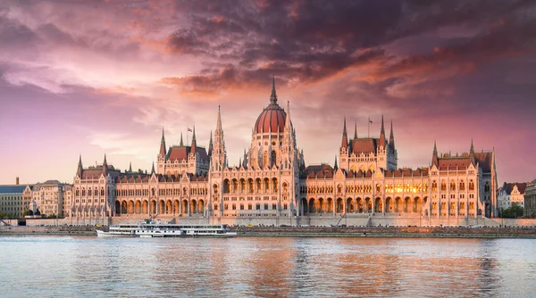 Панорама Здания Парламента Венгрии Рассвете Будапеште Венгрия — стоковое фото