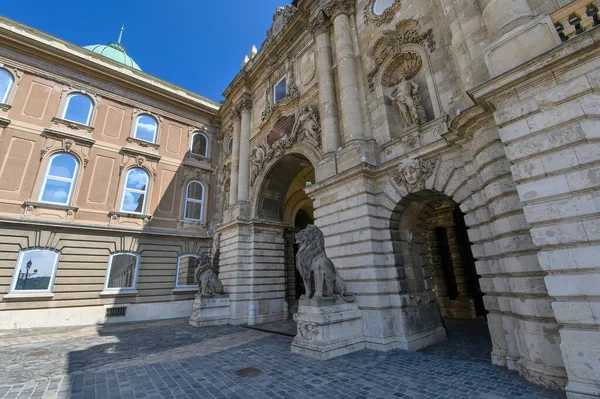 Lion Courtyard Gate Buda Castle Royal Palace Hungarian National Gallery — Stock fotografie