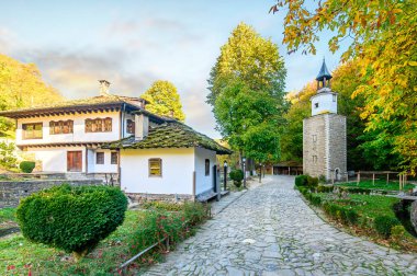 Bulgaristan 'ın Gabrovo kenti yakınlarındaki Mimari Kompleks Etar' daki (Etara) eski geleneksel Bulgar evi.