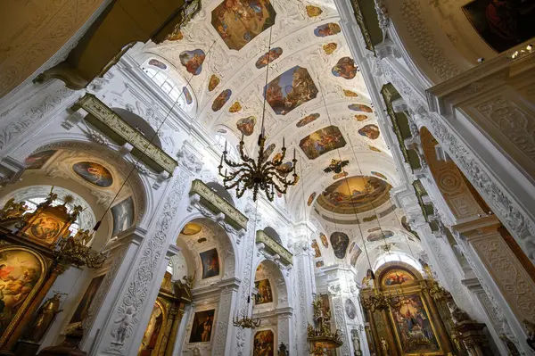 Viyana, Avusturya. Dominik Kilisesi 'nin içinde. St. Maria Rotunda Kilisesi olarak da bilinir, 1631-1634 yılları arasında erken Barok tarzında inşa edilmiştir..