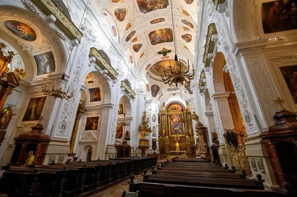 Wien Itävalta Dominikaanisen Kirkon Sisätilat Tunnetaan Myös Pyhän Maria Rotundan — kuvapankkivalokuva