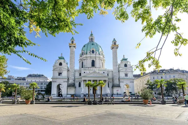 Viena Áustria Igreja São Carlos Karlskirche Karlsplatz Catedral Barroca Localizada — Fotografia de Stock