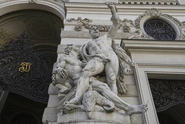 Statue Barocche Sulla Porta Ingresso Del Palazzo San Michele Vienna — Foto Stock