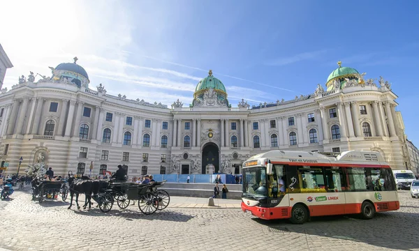 Wien Itävalta Imperial Hofburg Palatsi Jalankulkijoiden Vyöhyke Herrengasse Päivällä — kuvapankkivalokuva