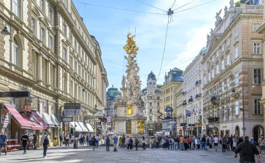 Viyana, Avusturya. Veba Sütunu veya Kutsal Üçlü Sütun, Graben Caddesi 'ndeki dini bir anıt. Wien 'in şehir merkezinde Grabenstrasse.