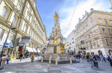 Viyana, Avusturya. Veba Sütunu veya Kutsal Üçlü Sütun, Graben Caddesi 'ndeki dini bir anıt. Wien 'in şehir merkezinde Grabenstrasse.