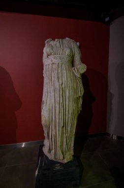 Aydın, Türkiye. Aydın Arkeoloji Müzesi. Müzede Helenistik, Roma, Bizans, Seljuk ve Osmanlı dönemlerinden heykeller, mezarlar, sütunlar ve taş oymalar yer alıyor.