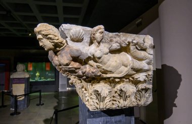 Aydın, Türkiye. Aydın Arkeoloji Müzesi. Müzede Helenistik, Roma, Bizans, Seljuk ve Osmanlı dönemlerinden heykeller, mezarlar, sütunlar ve taş oymalar yer alıyor.