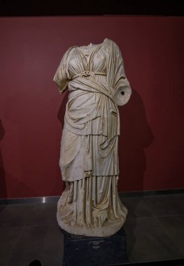 Aydın, Türkiye. Aydın Arkeoloji Müzesi. Müzede Helenistik, Roma, Bizans, Seljuk ve Osmanlı dönemlerinden heykeller, mezarlar, sütunlar ve taş oymalar yer alıyor.