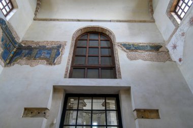 Milan, İtalya. Basilica di San Lorenzo Maggiore Kilisesi ve Cappella di SantAquilino 'nun İçi