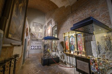 Milan, İtalya. Bazilika di Sant 'Ambrogio' nun içi.