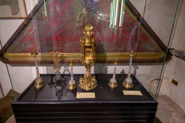 Milan, İtalya. Bazilika di Sant 'Ambrogio' nun içi.