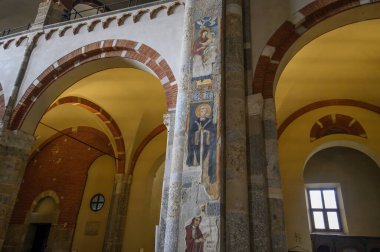 Milan, İtalya. Bazilika di Sant 'Ambrogio' nun içi.