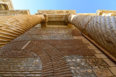 Türkiye 'de Antik Sardes (Sardis). Lydia ili, Helenistik ve Bizans kültürünün merkezi. Şimdi bir arkeolojik alan.