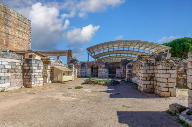 Türkiye 'de Antik Sardes (Sardis). Lydia ili, Helenistik ve Bizans kültürünün merkezi. Şimdi bir arkeolojik alan.